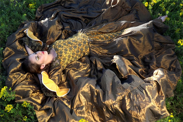 玫瑰花醒花之后怎么處理(玫瑰花醒花時(shí)需要剪掉花刺嗎)